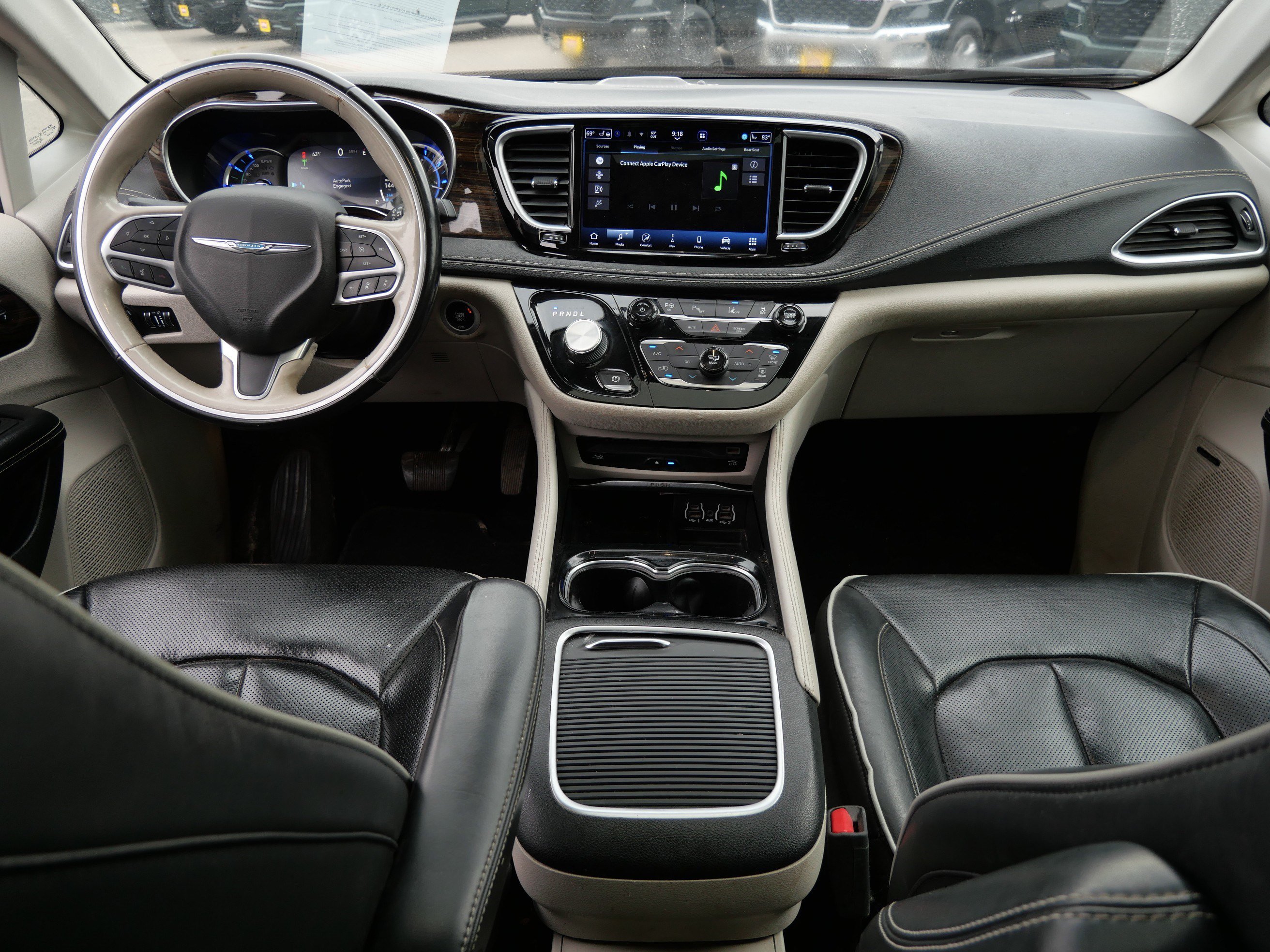 Used 2021 Chrysler Pacifica Limited w/ Uconnect Theater Family Group FWD image 10