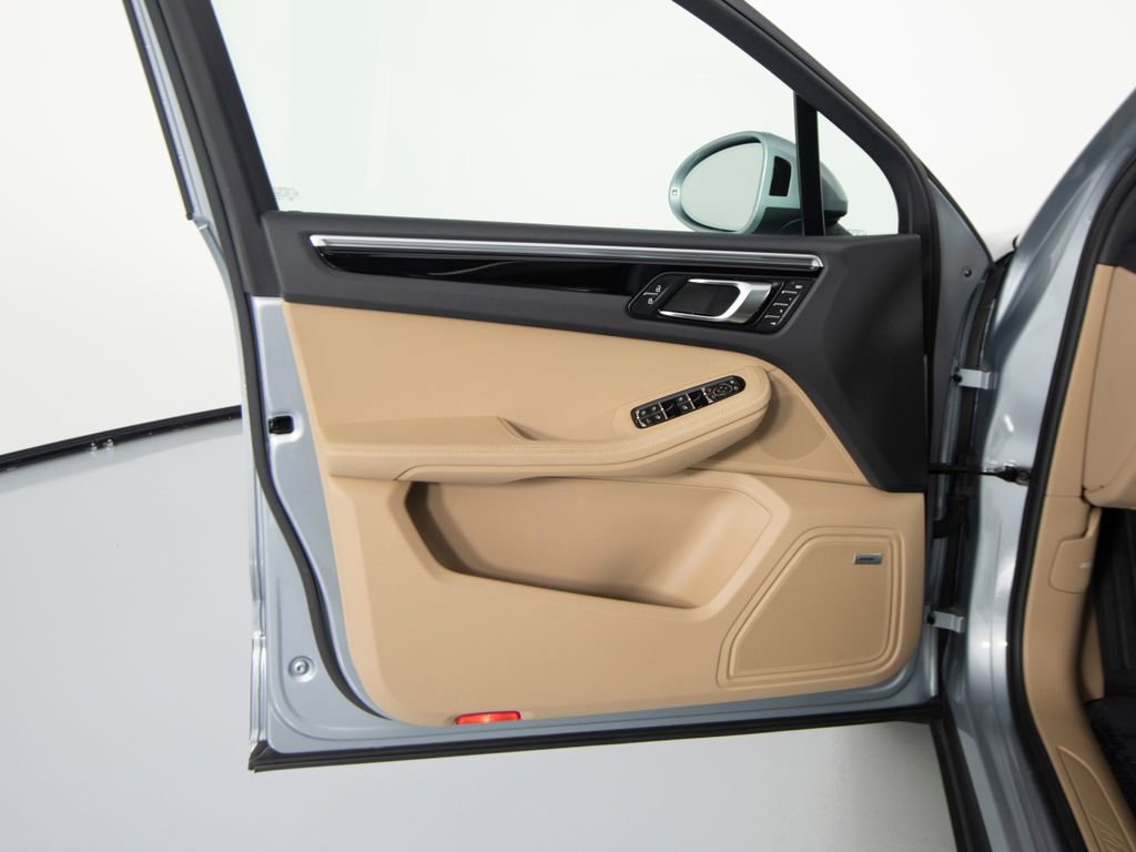 Certified 2019 Porsche Macan AWD/4WD image 19