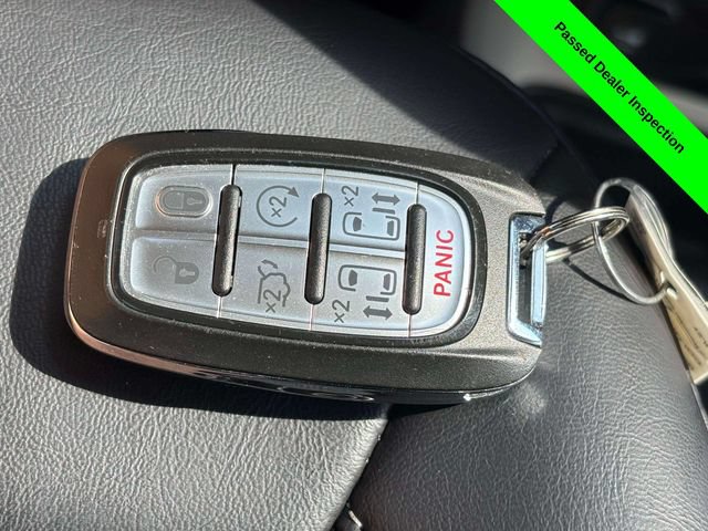 Used 2023 Chrysler Pacifica Touring-L FWD image 23