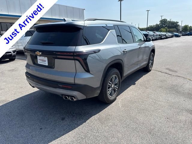 Used 2026 Chevrolet Traverse LT FWD image 3