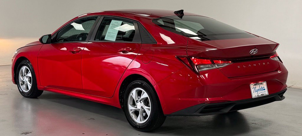 Certified 2021 Hyundai Elantra SE FWD image 4