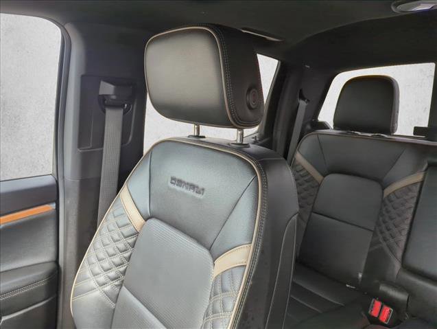 Used 2023 GMC Canyon Denali image 28