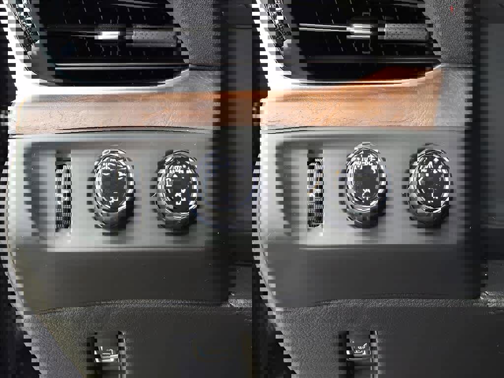 Used 2019 Cadillac Escalade Premium Luxury image 16