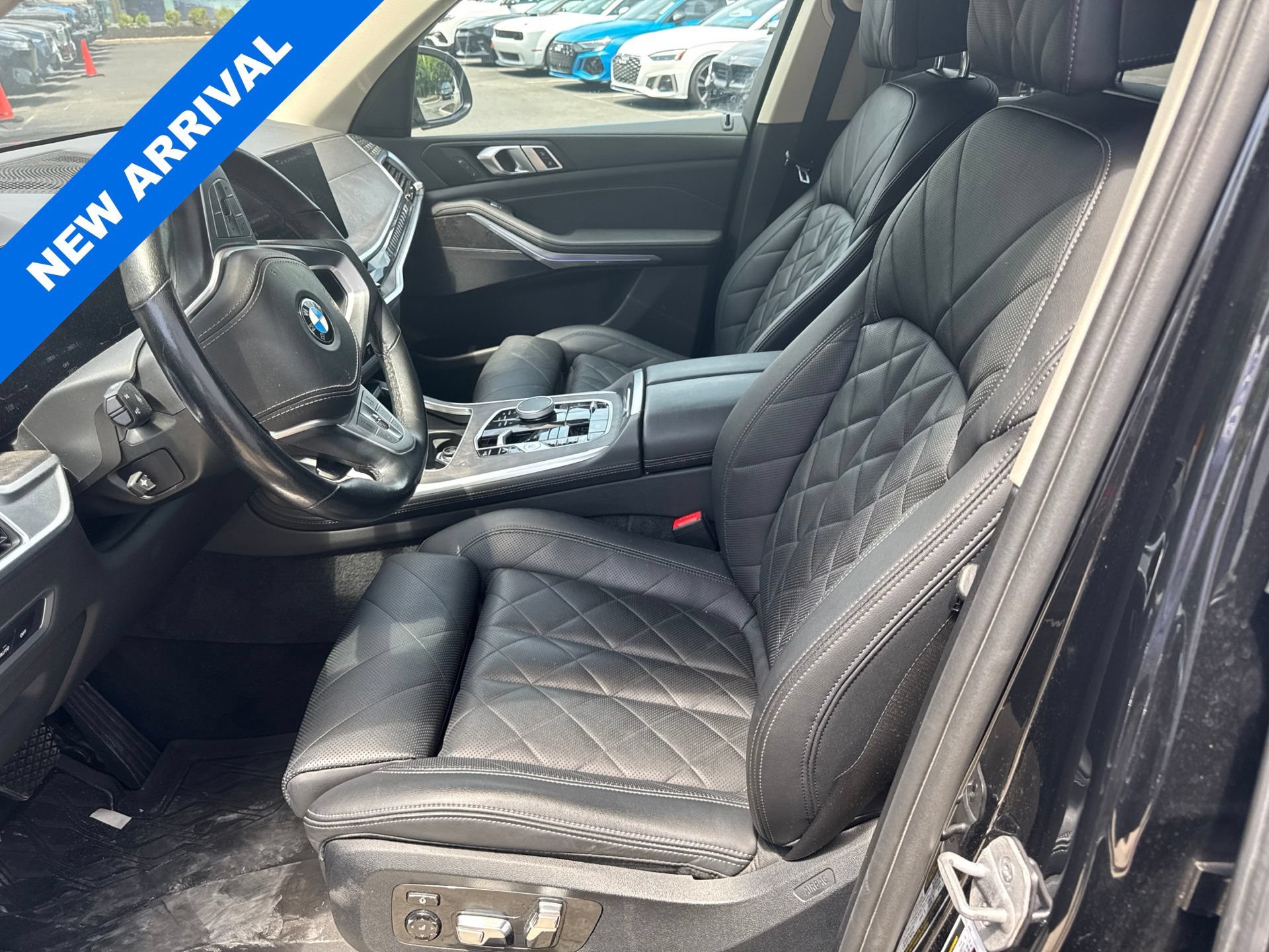 Used 2024 BMW X7 xDrive40i w/ Climate Comfort Package AWD/4WD image 6