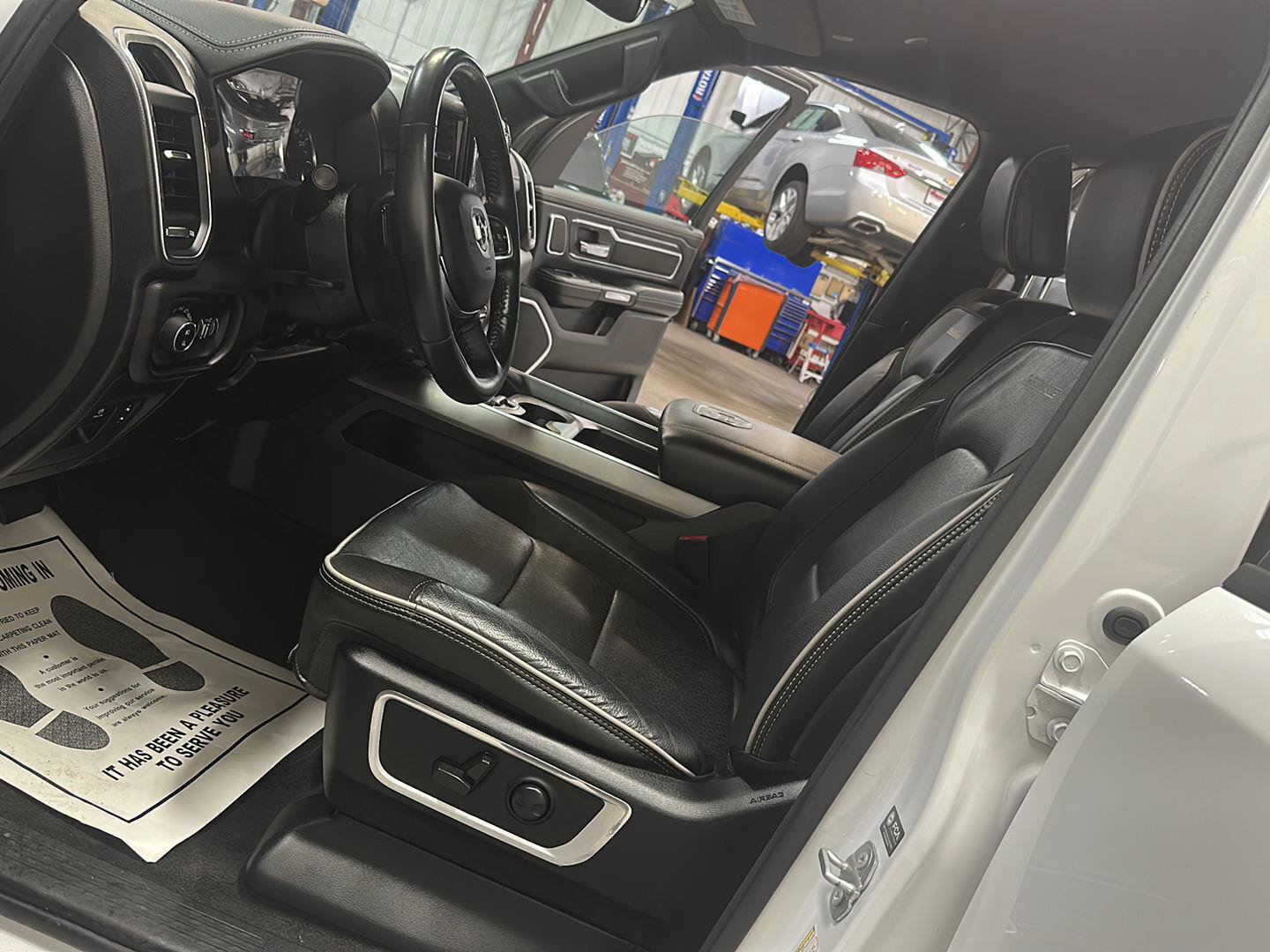 Used 2023 RAM 1500 Laramie AWD/4WD image 16