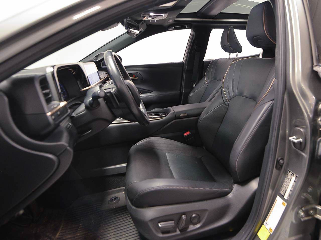 Used 2024 Toyota Crown Platinum AWD/4WD image 8