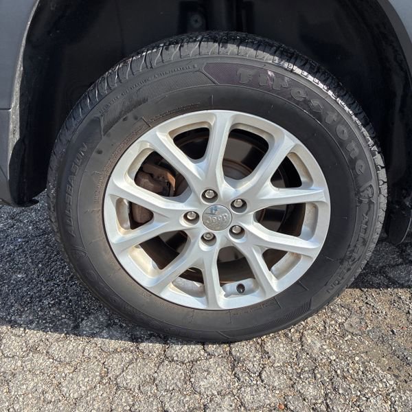 Used 2018 Jeep Cherokee Latitude w/ Cold Weather Group image 24