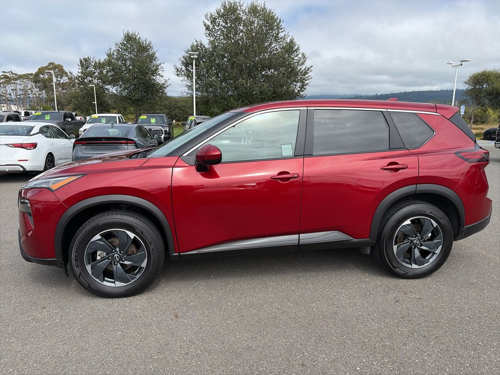 Used 2025 Nissan Rogue SV AWD/4WD image 2