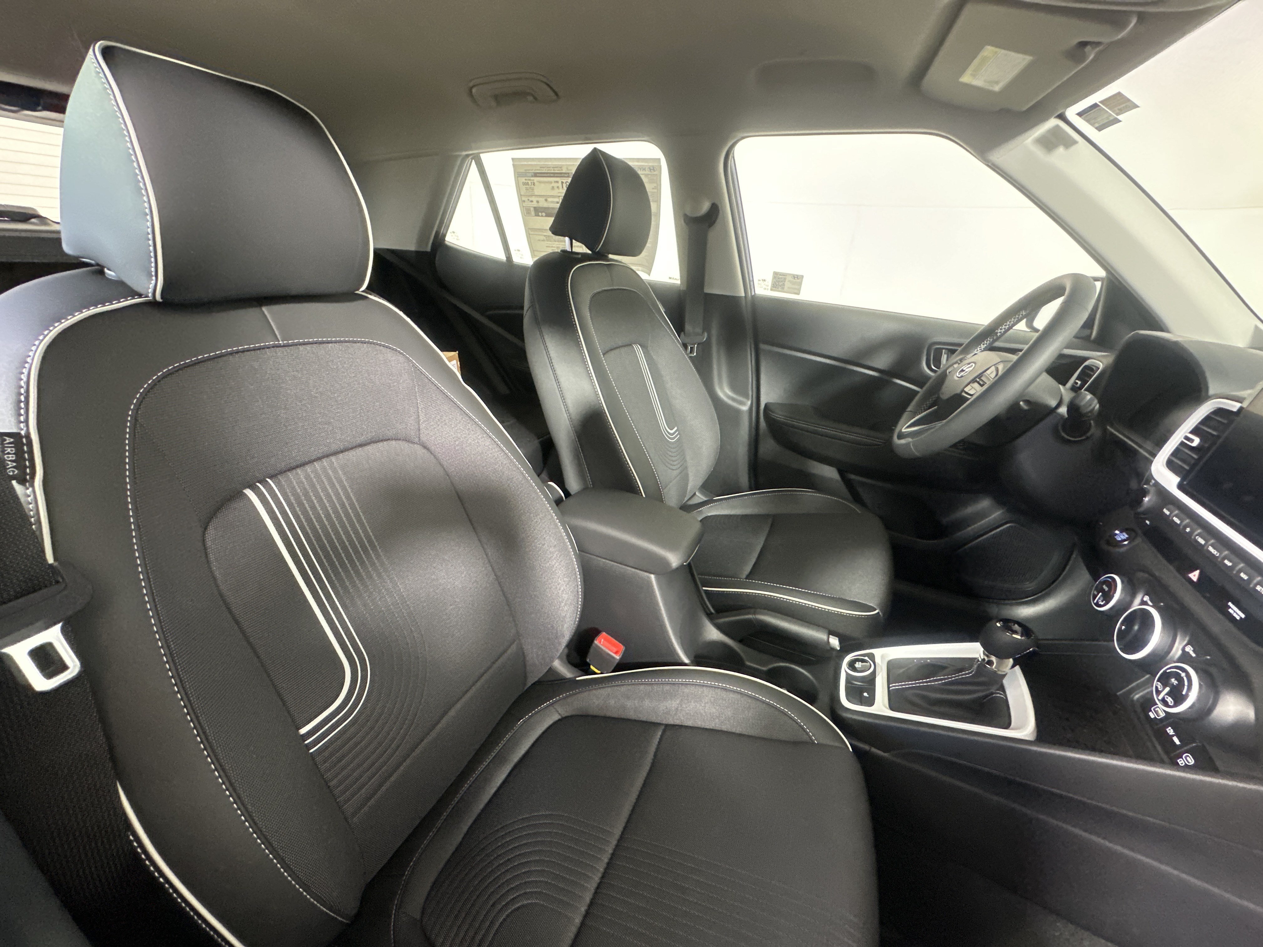 New 2025 Hyundai Venue Limited FWD image 23