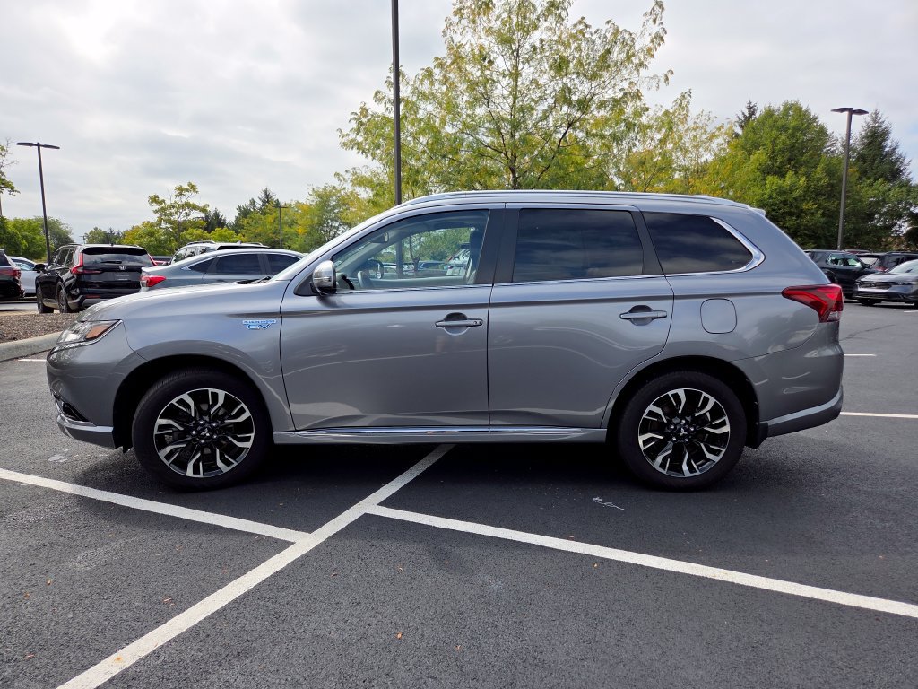 Used 2018 Mitsubishi Outlander 4WD Plug-In Hybrid image 27