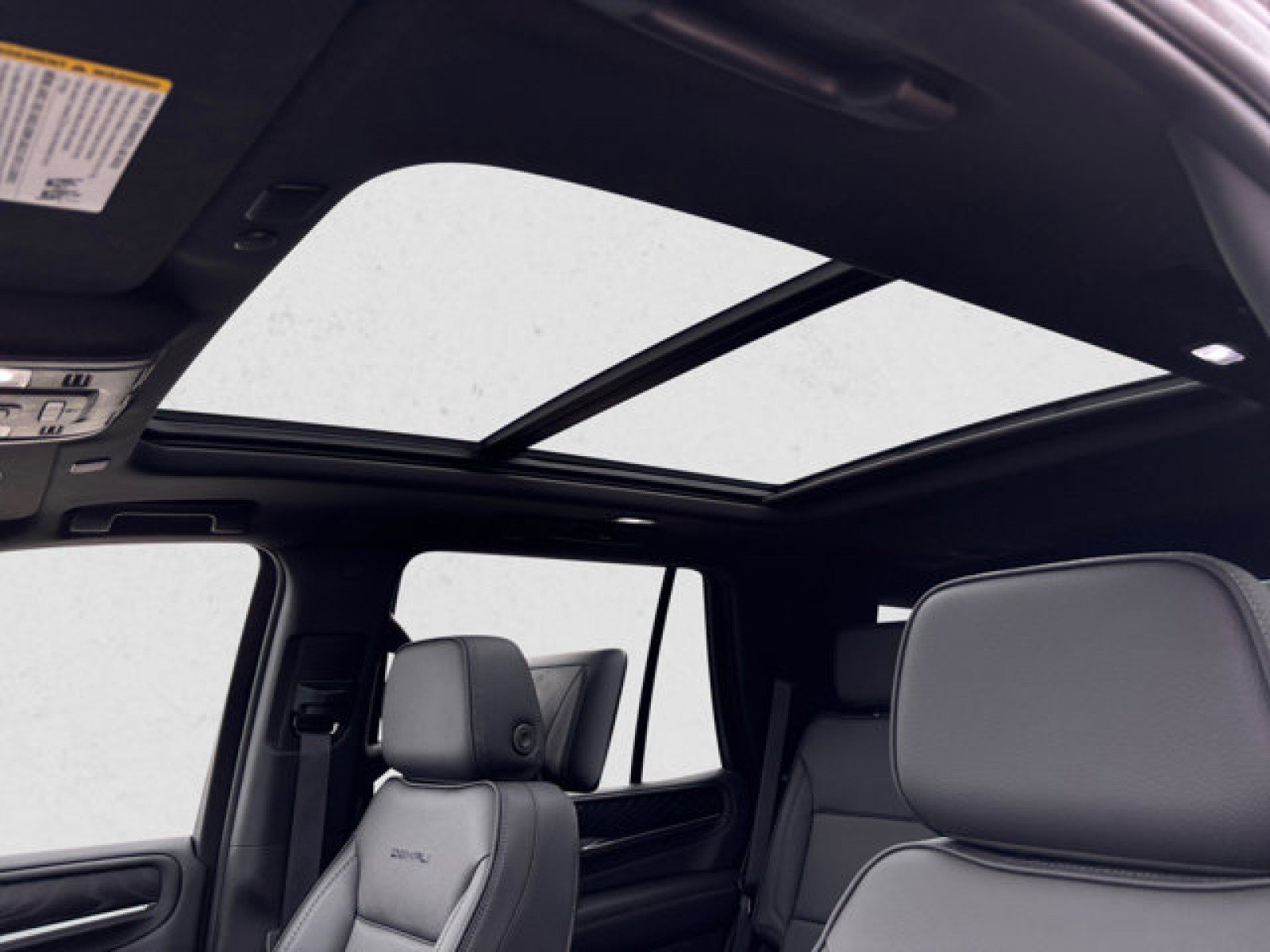 Used 2023 GMC Yukon Denali w/ Advanced Technology Package image 12
