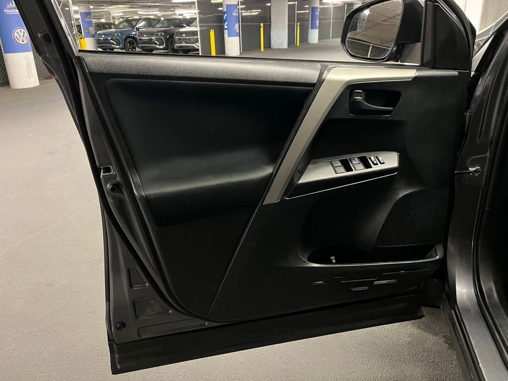 Used 2017 Toyota RAV4 LE image 14