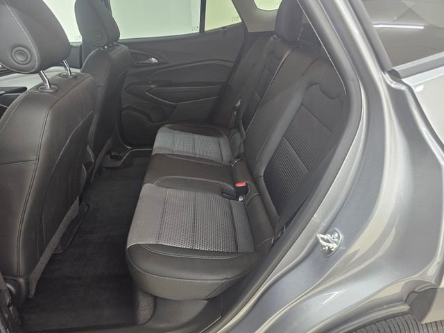 Used 2025 Chevrolet Trax LT w/ LT Convenience Package FWD image 3