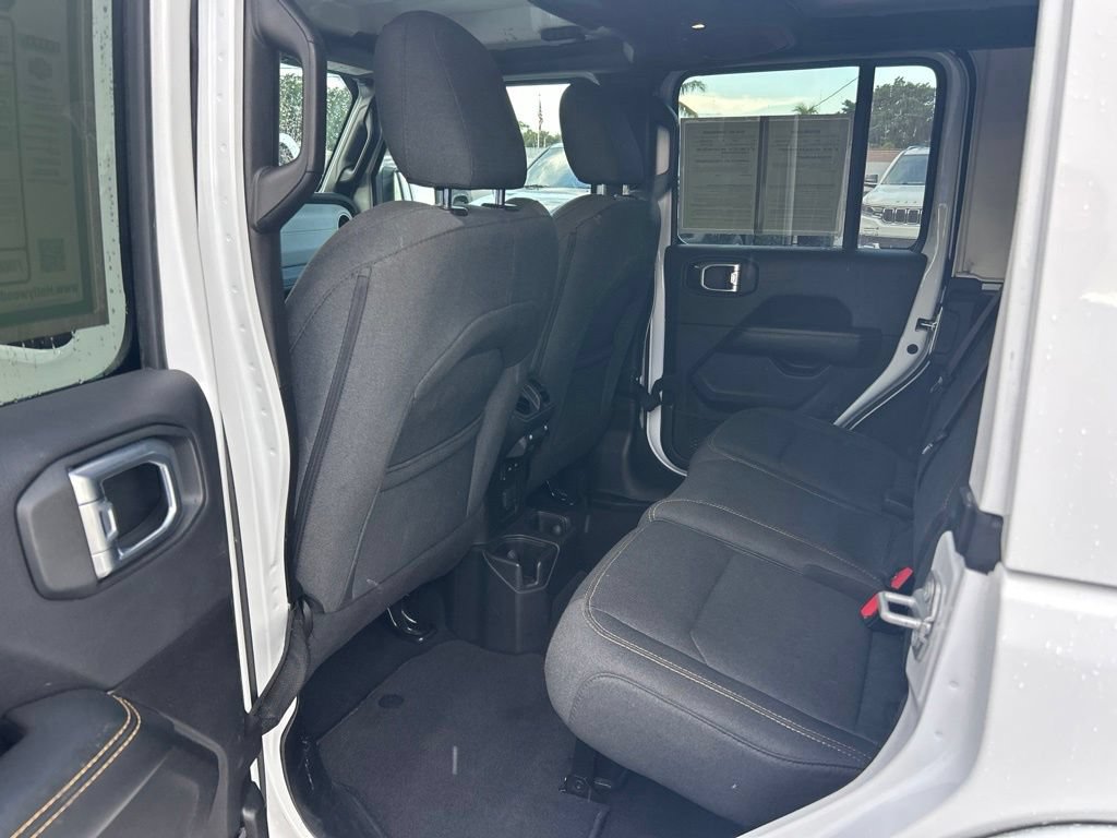 Used 2025 Jeep Wrangler Unlimited Sahara AWD/4WD image 33