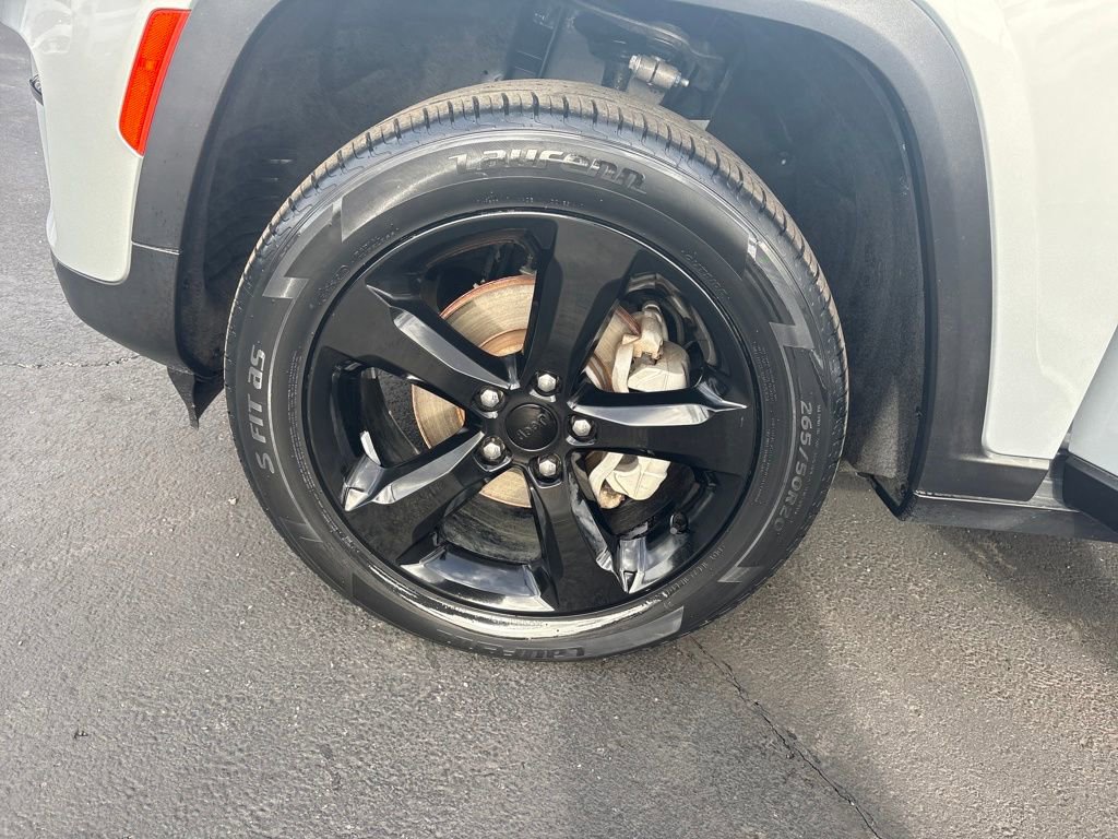 Certified 2023 Jeep Grand Cherokee Limited w/ Black Appearance Package image 27