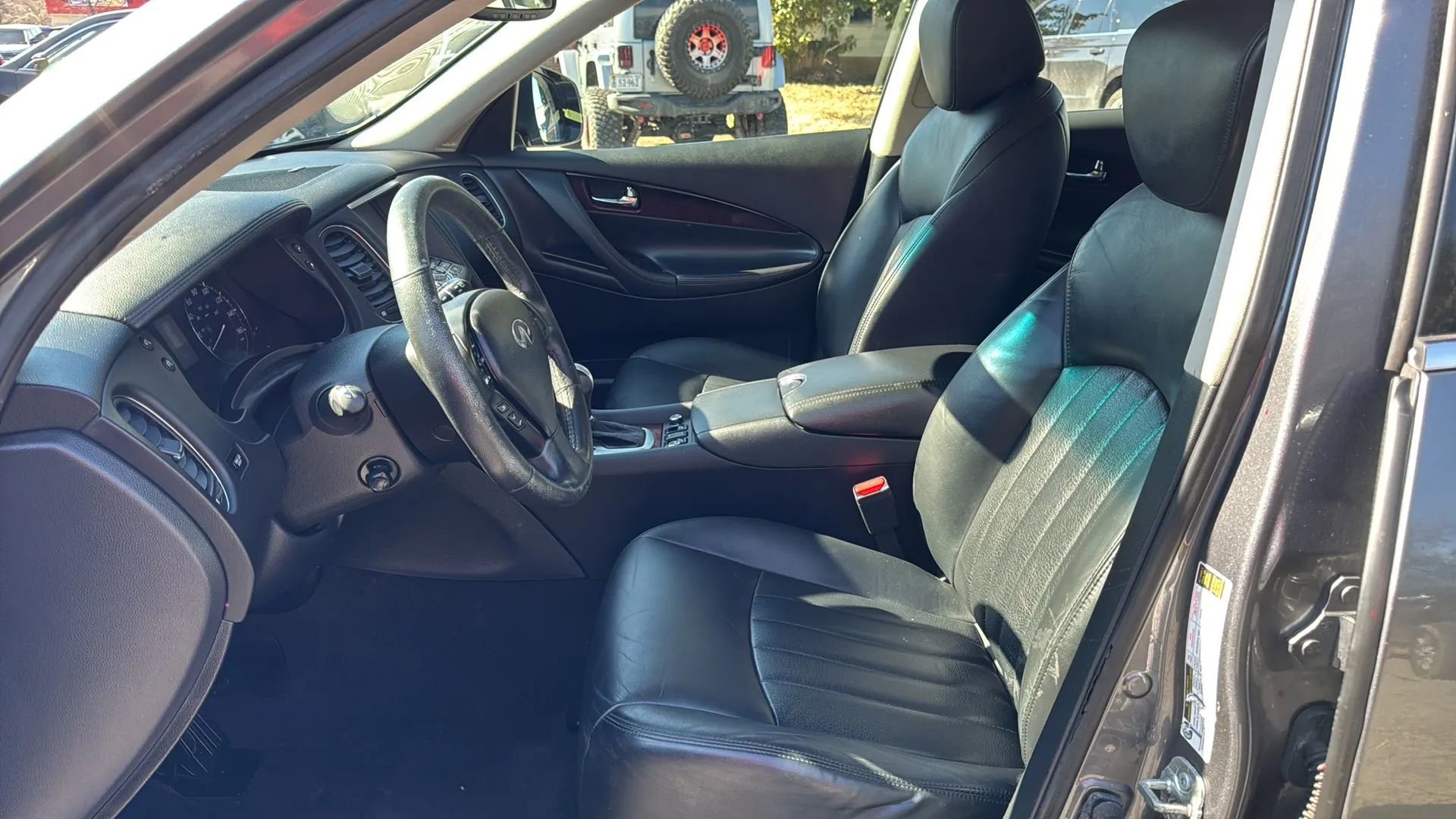 Used 2016 INFINITI QX50 AWD w/ Deluxe Touring Package image 10