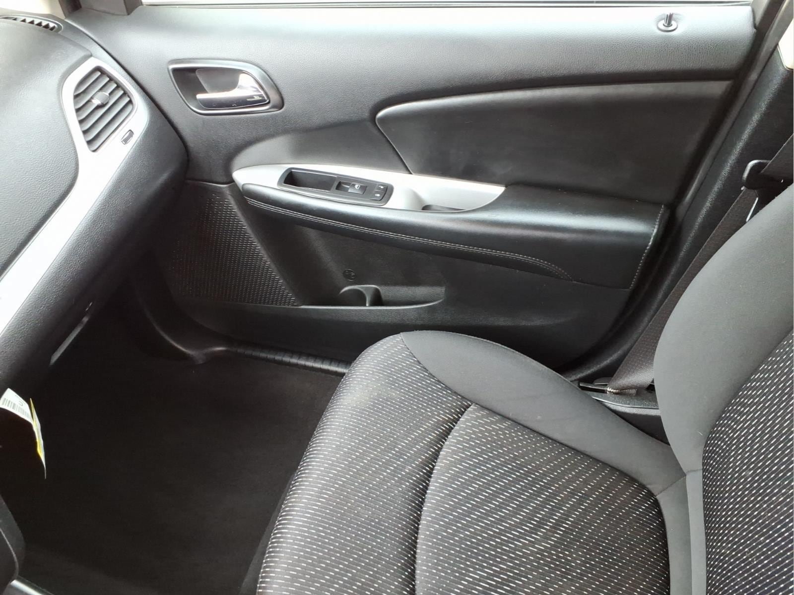 Used 2018 Dodge Journey SE w/ Blacktop Package FWD image 23