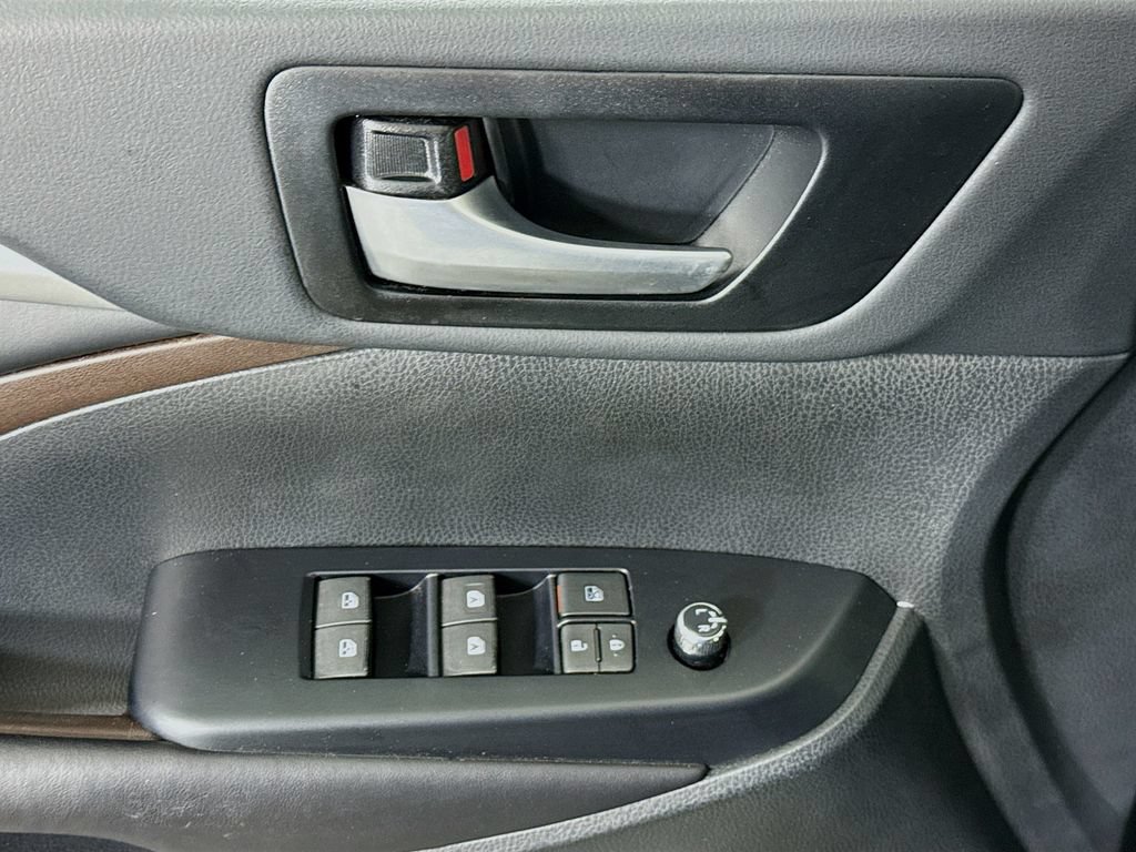 Certified 2019 Toyota Highlander XLE AWD/4WD image 25