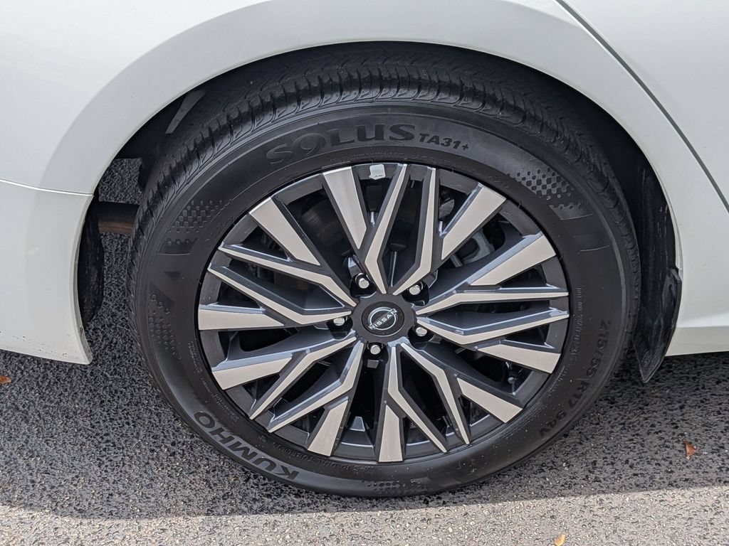 Used 2025 Nissan Altima 2.5 SV FWD image 33