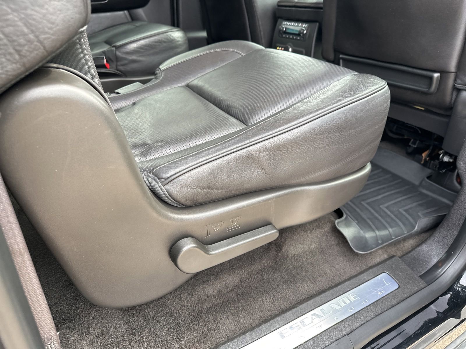 Used 2014 Cadillac Escalade ESV Platinum AWD/4WD image 41