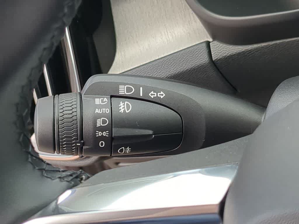 Certified 2026 Volvo XC40 B5 Plus AWD/4WD image 25