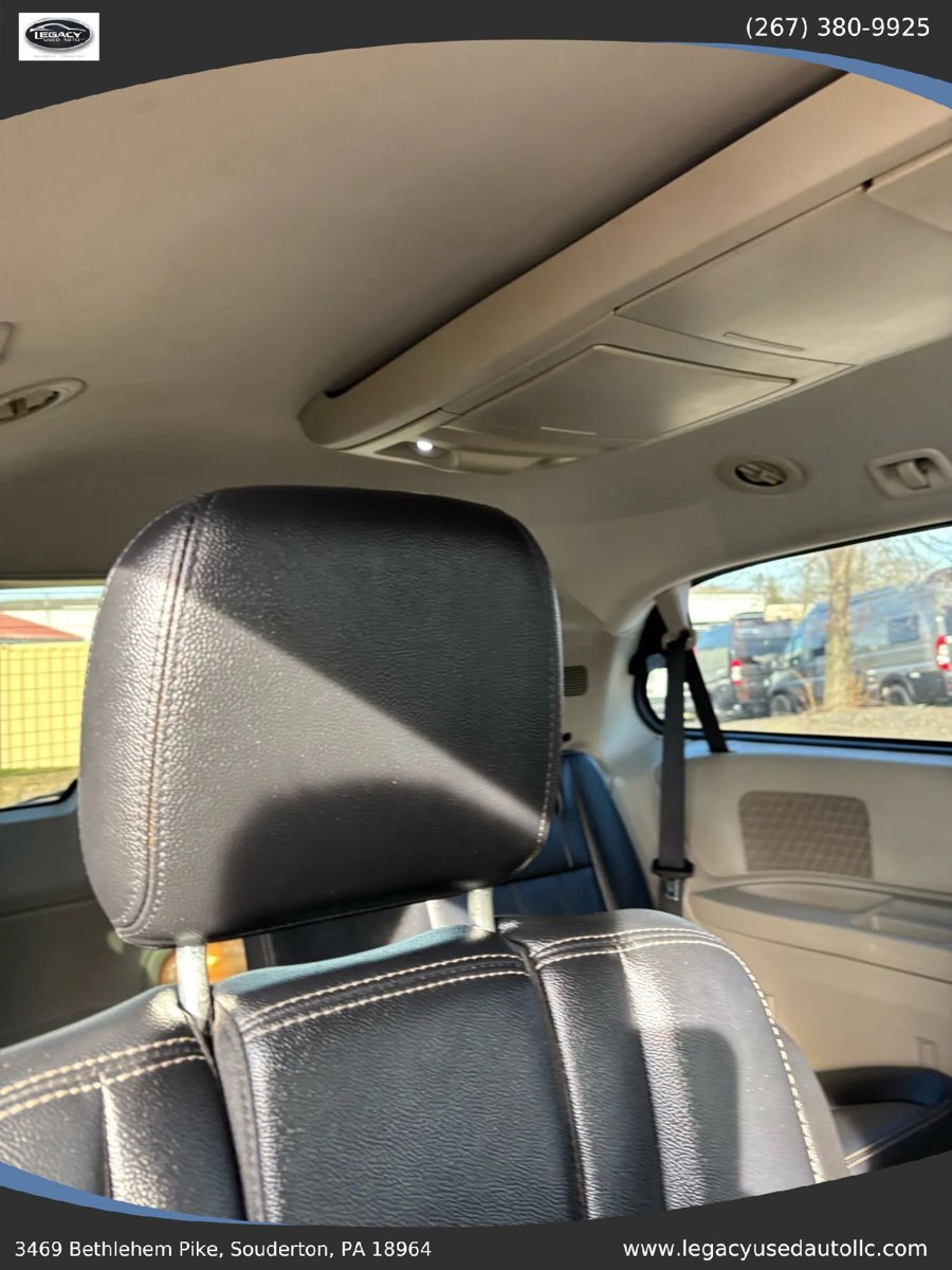 Used 2016 Chrysler Town & Country Touring FWD image 68