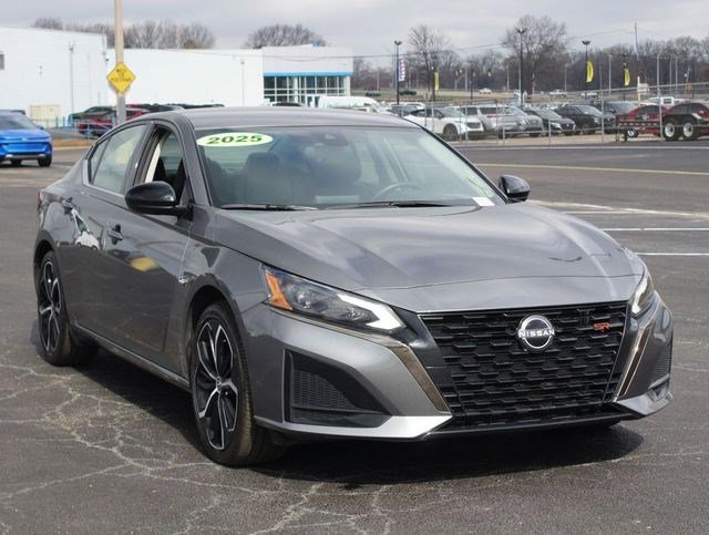 Used 2025 Nissan Altima 2.5 SR image 22