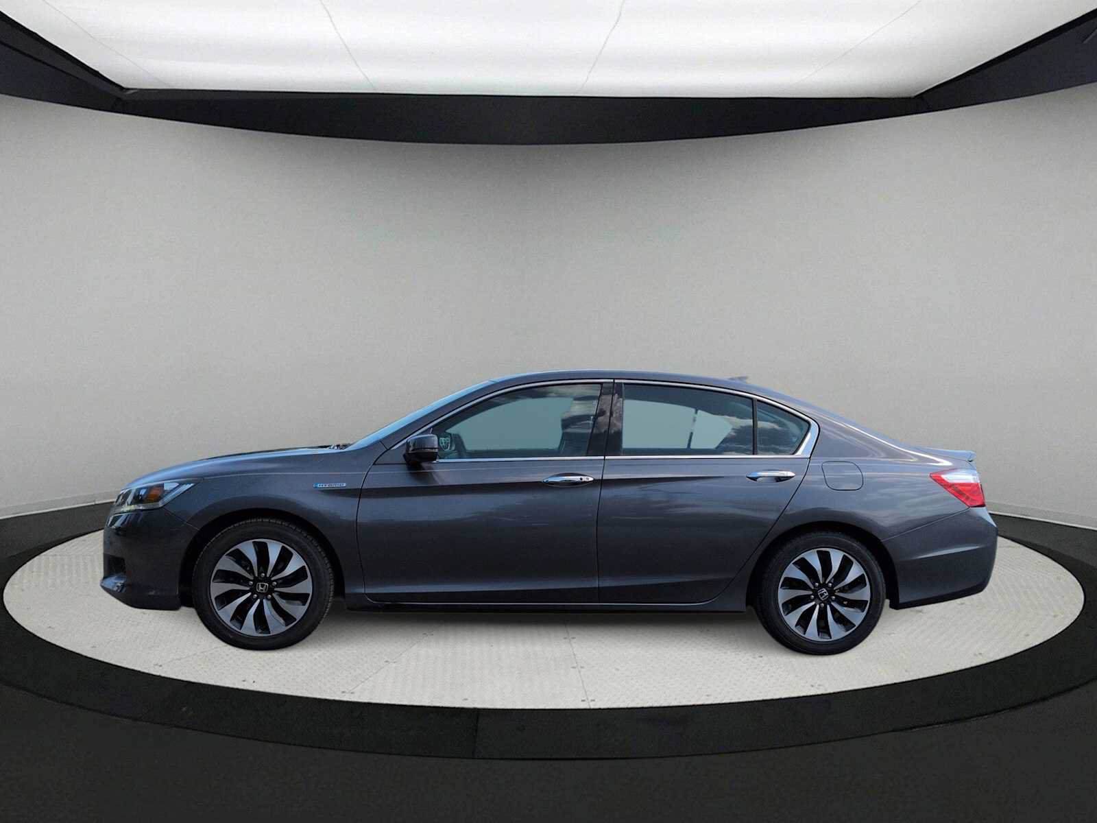 Used 2015 Honda Accord Hybrid Sedan image 5