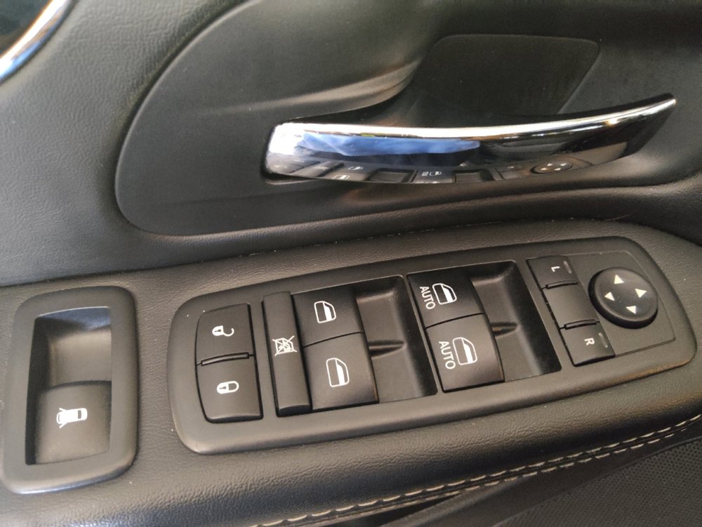 Used 2017 Dodge Grand Caravan SE image 27