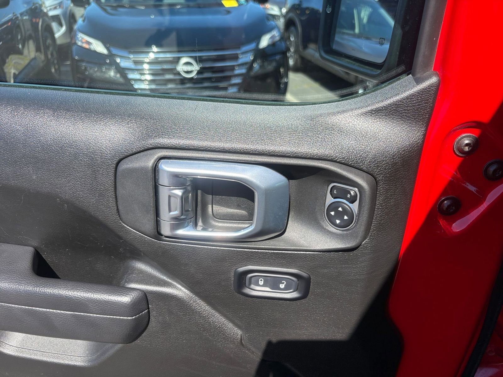 Used 2025 Jeep Wrangler Sport S AWD/4WD image 18