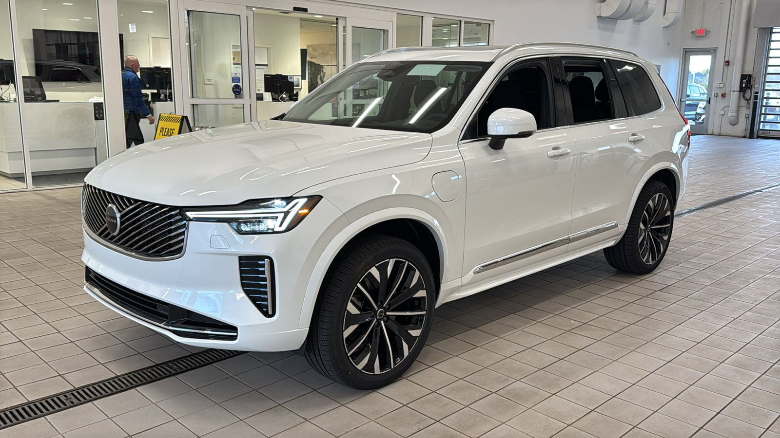 New 2026 Volvo XC90 T8 Core w/ Protection Package AWD/4WD image 9