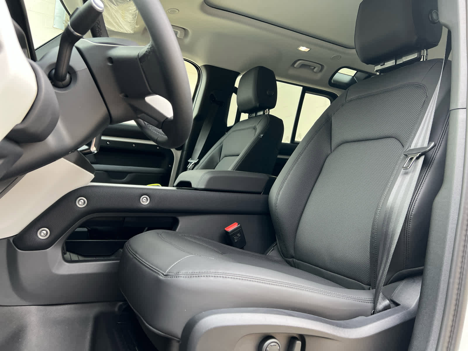 Used 2025 Land Rover Defender 110 S image 13