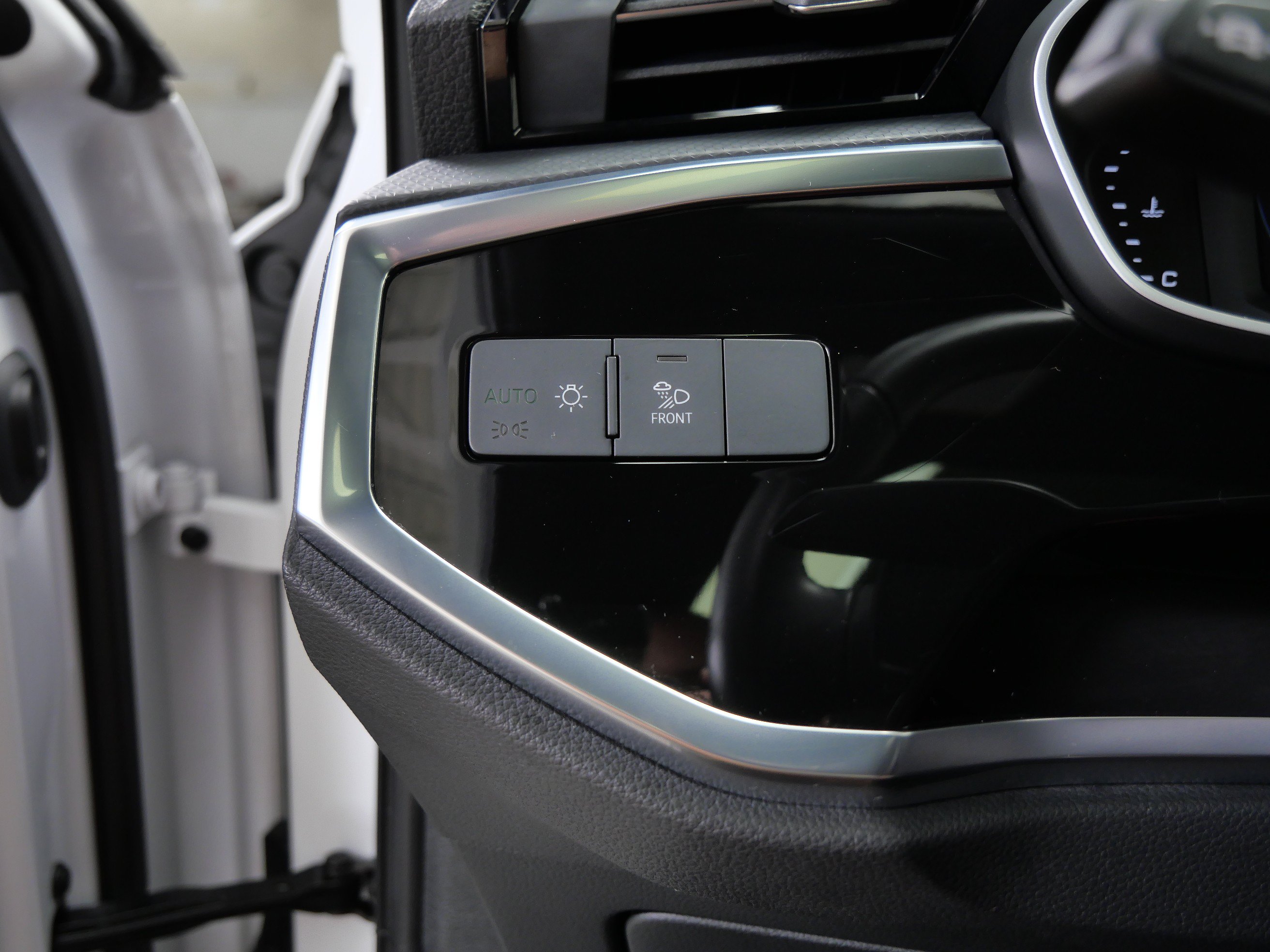 Used 2024 Audi Q3 2.0T Premium w/ Convenience Package AWD/4WD image 25