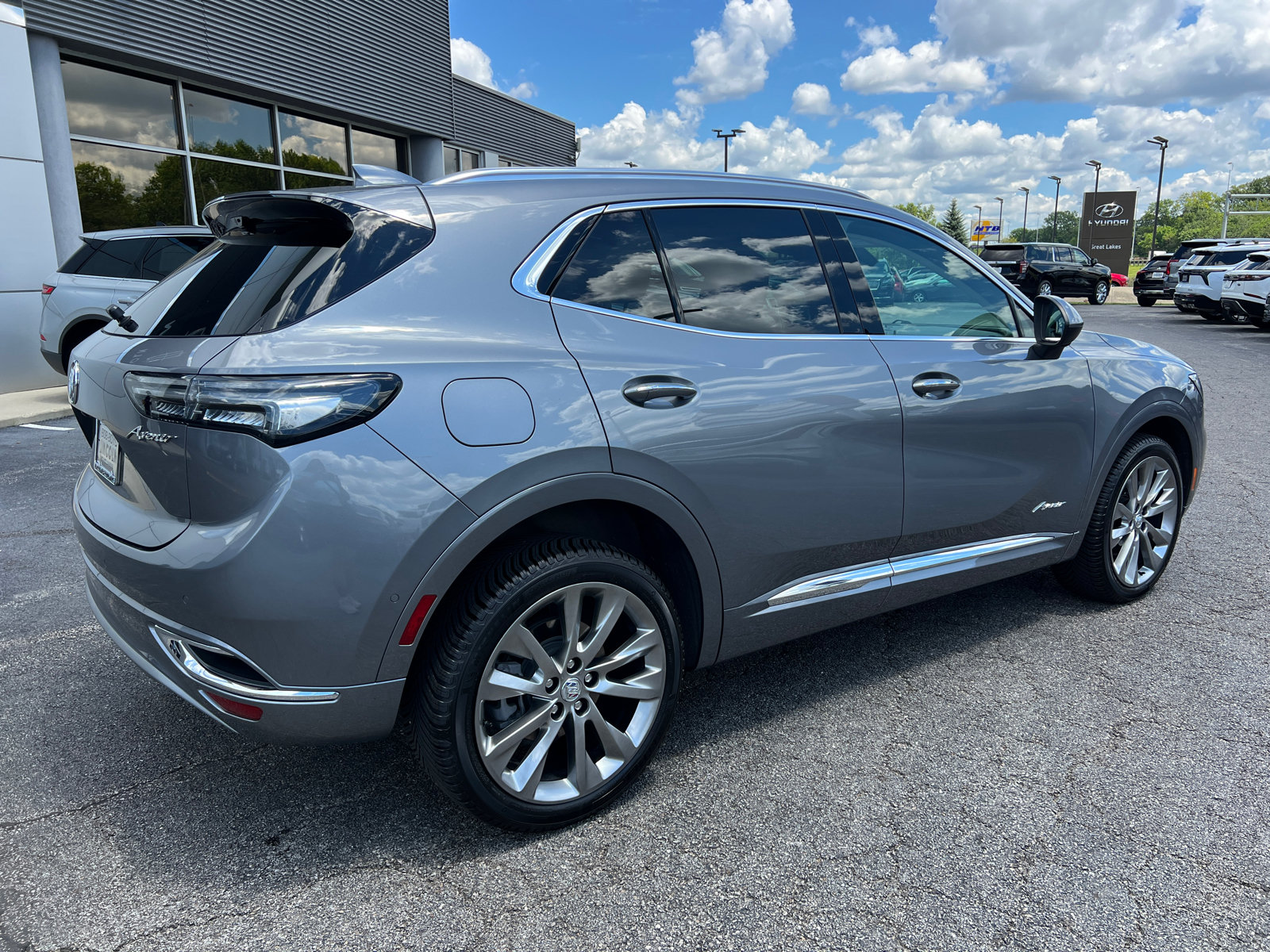 Used 2022 Buick Envision Avenir w/ Technology Package II FWD image 8