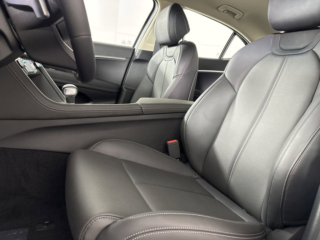 New 2025 Genesis G70 2.5T image 14