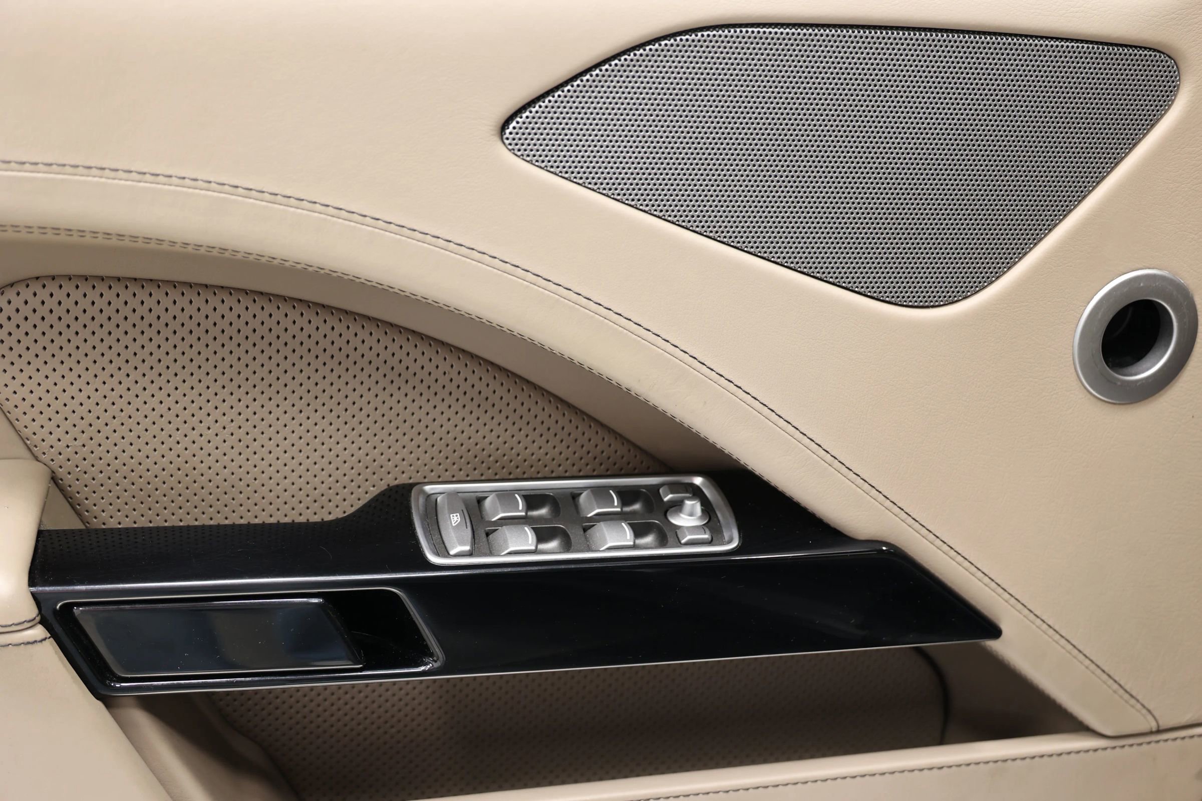 Used 2017 Aston Martin Rapide S image 10