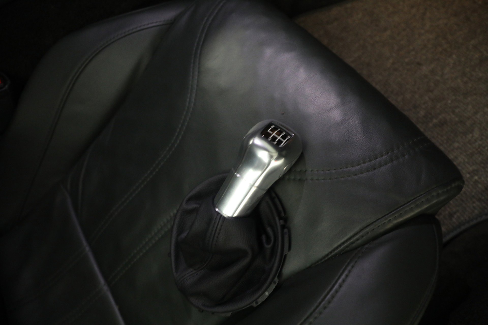 Used 2011 Aston Martin V12 Vantage Coupe image 25