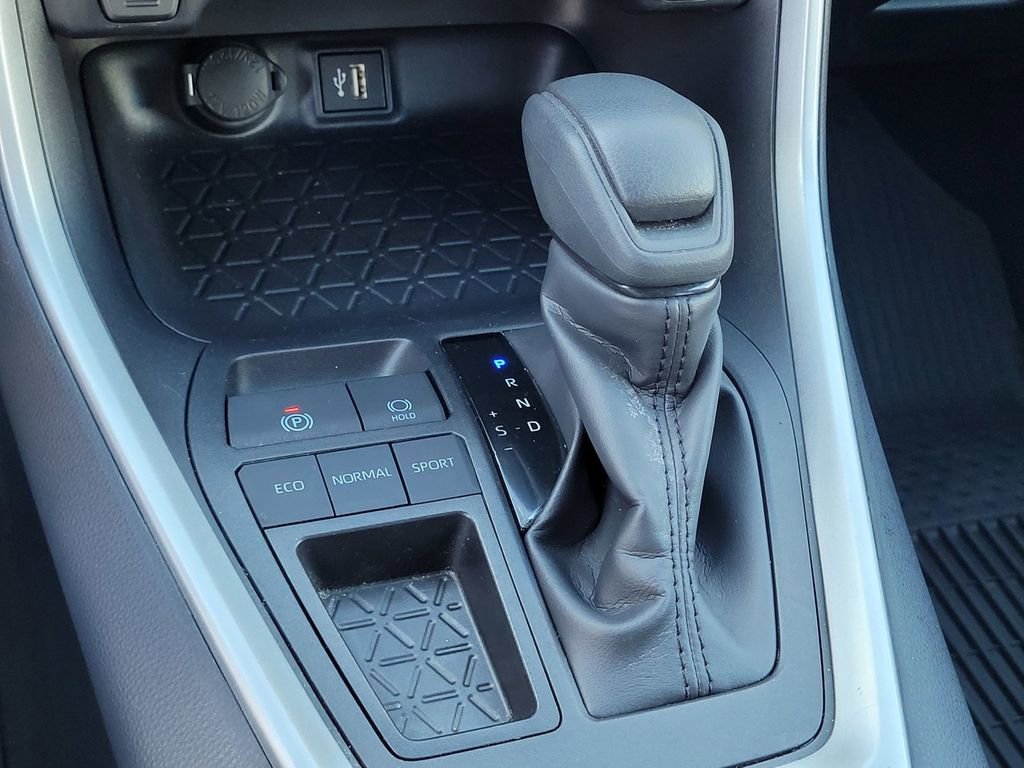 Used 2025 Toyota RAV4 LE image 21
