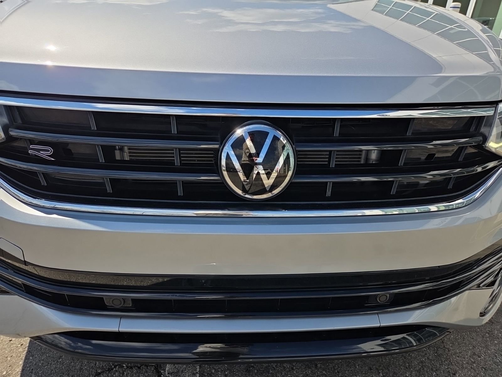 Certified 2022 Volkswagen Tiguan SE R-Line AWD/4WD image 6