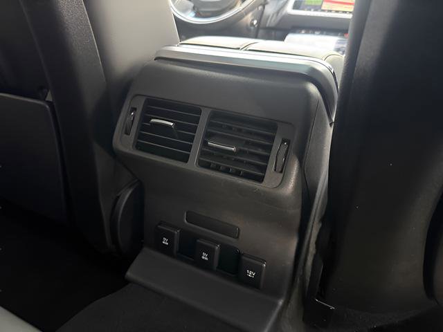 Used 2019 Land Rover Range Rover Velar R-Dynamic SE image 23