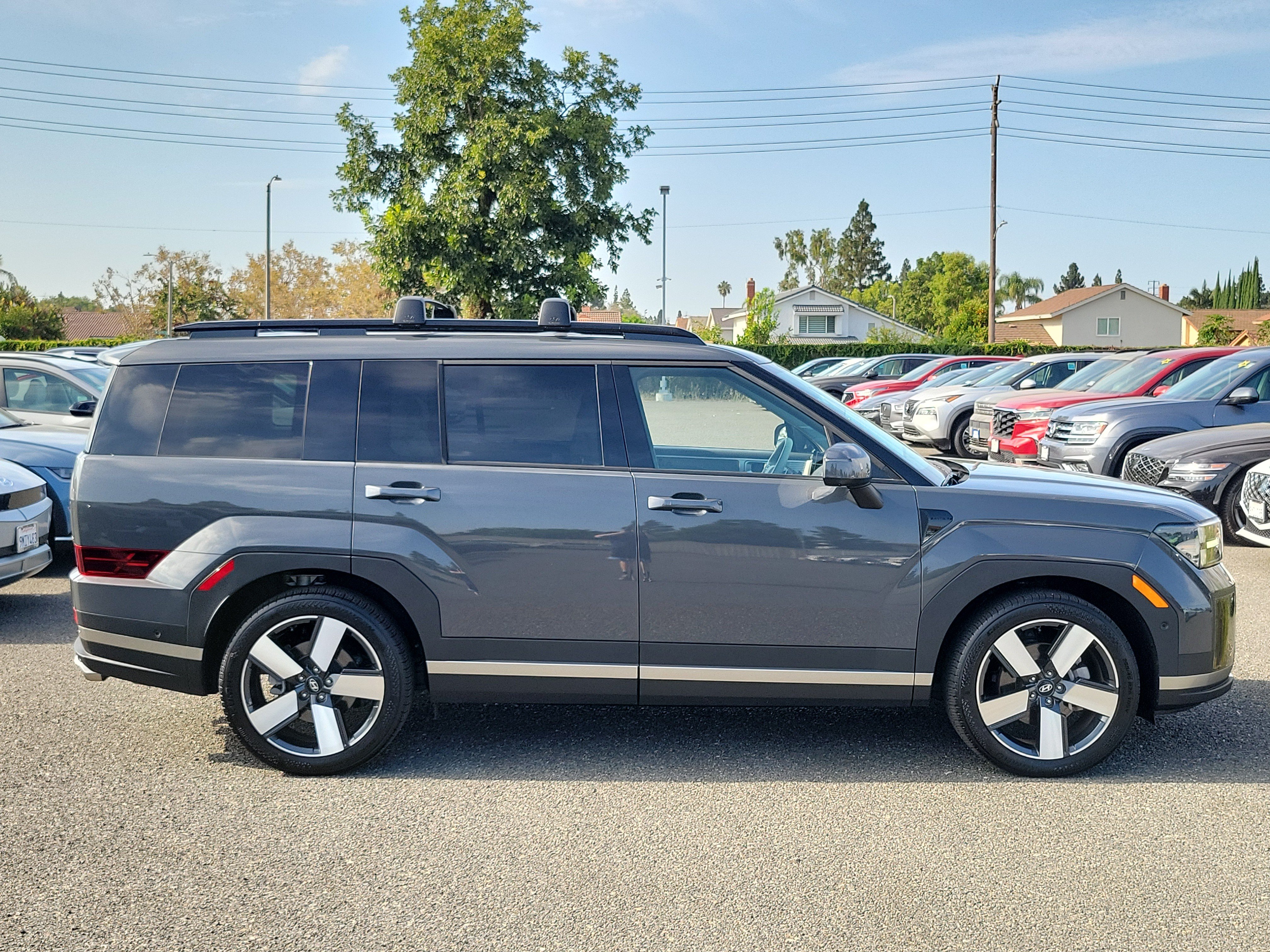 Certified 2025 Hyundai Santa Fe Limited AWD/4WD image 5