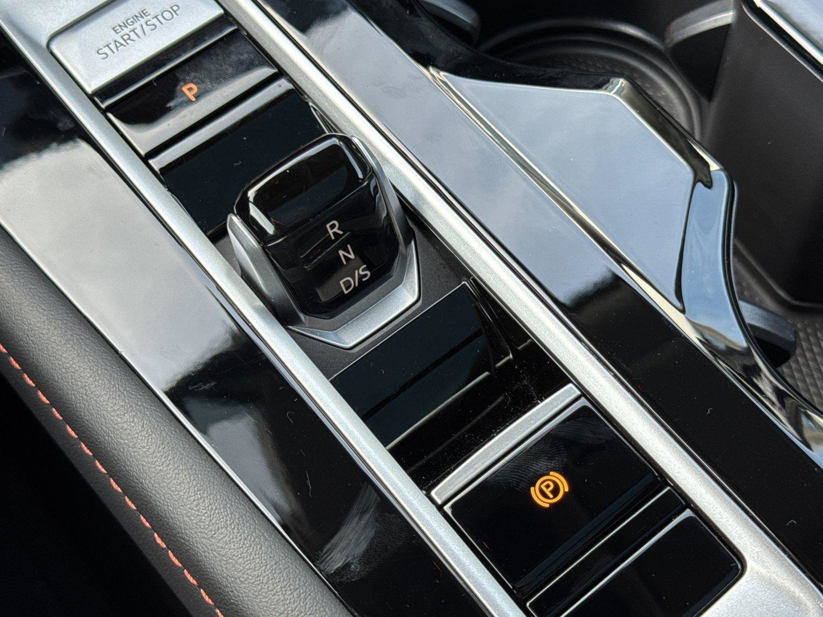 Used 2025 Volkswagen Atlas Peak Edition SE image 20