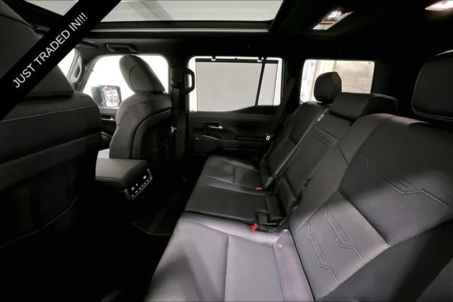 Used 2025 Lexus GX 550 w/ Accessory Package (2T) image 27