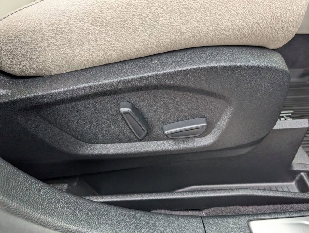 Used 2023 Ford Edge Titanium image 39