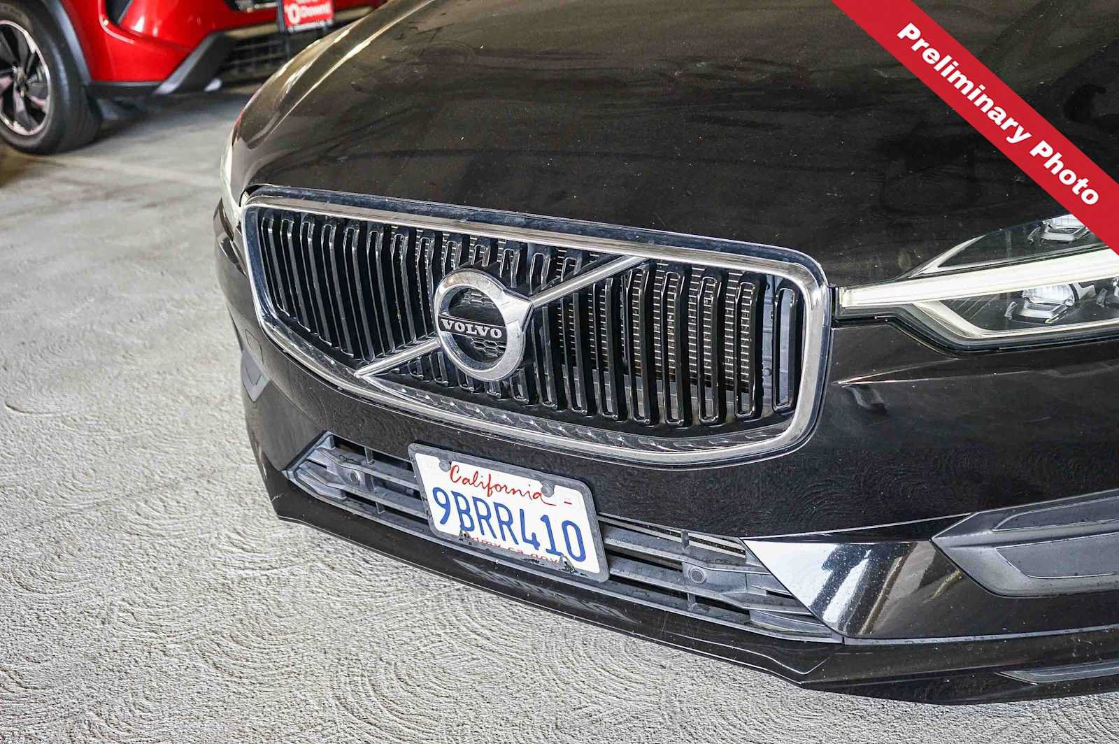 Used 2018 Volvo XC60 T5 Momentum w/ Vision Package AWD/4WD image 5