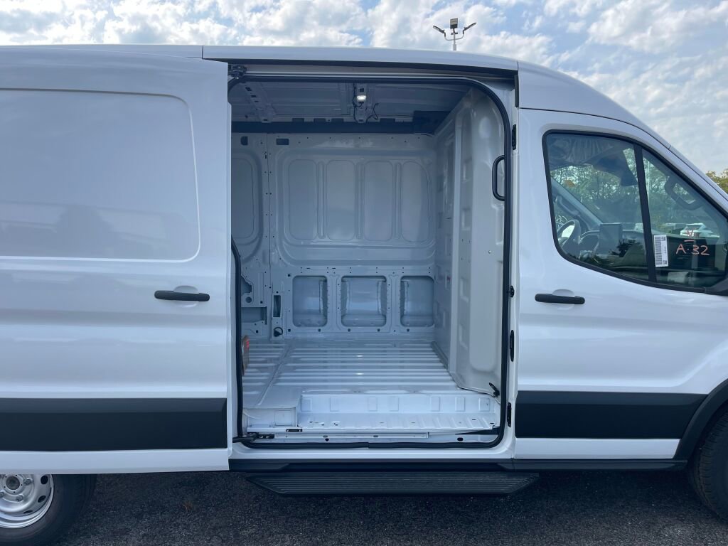 New 2025 Ford Transit 250 148 Medium Roof image 16