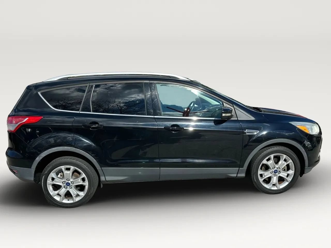 Used 2016 Ford Escape Titanium AWD/4WD image 2
