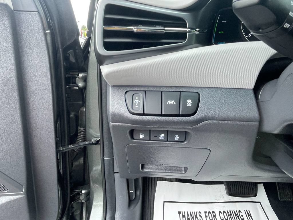 Used 2020 Hyundai Ioniq SE FWD image 14