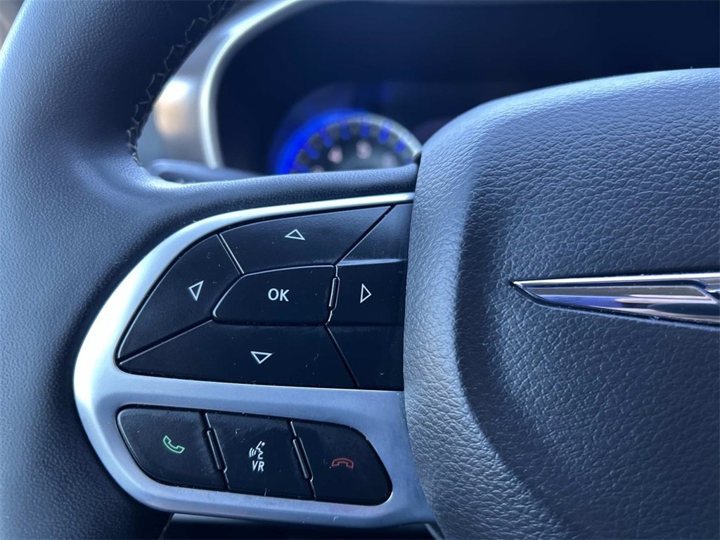 Used 2024 Chrysler Pacifica Touring-L image 23