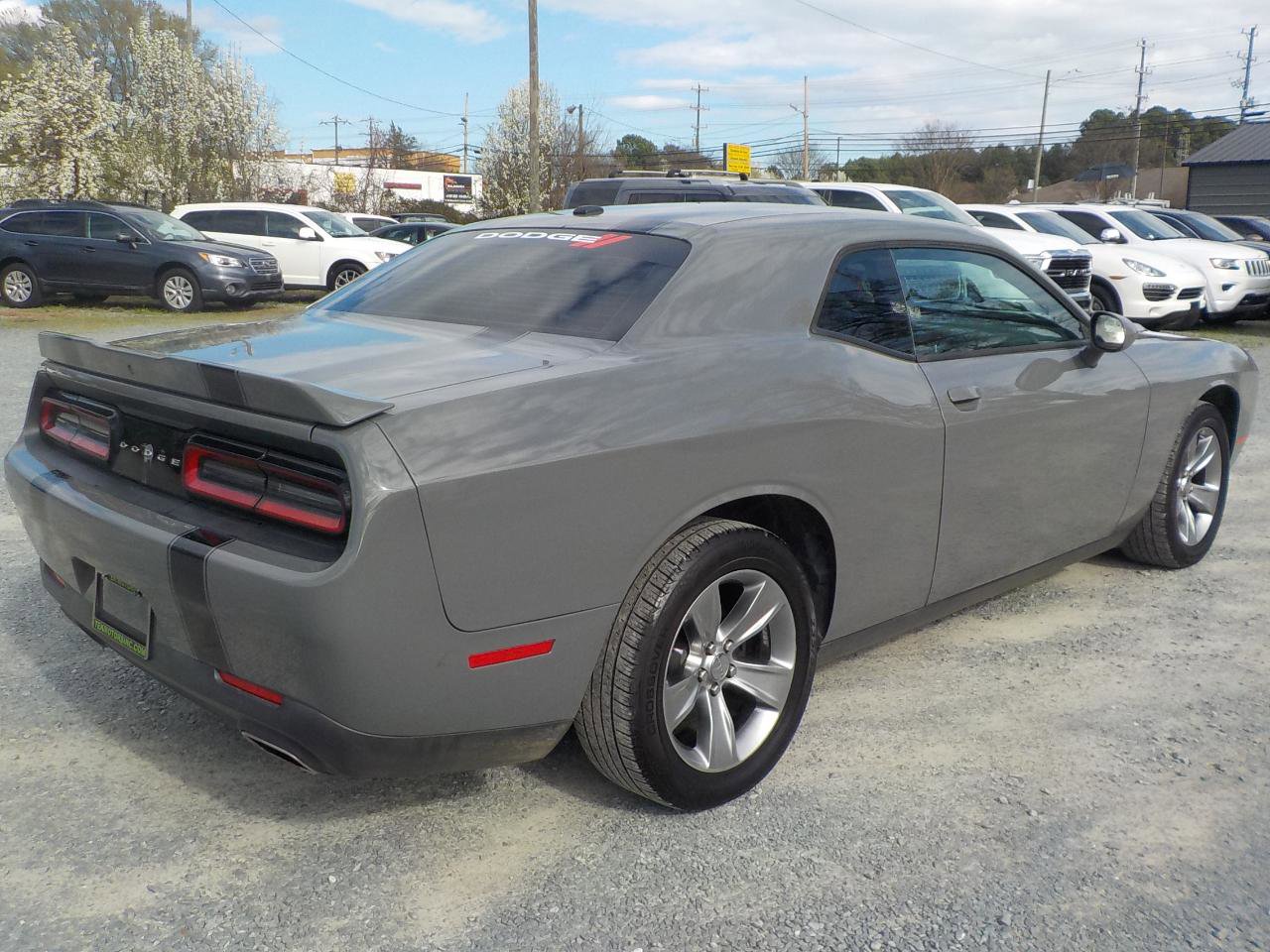 Used 2019 Dodge Challenger SXT RWD image 5